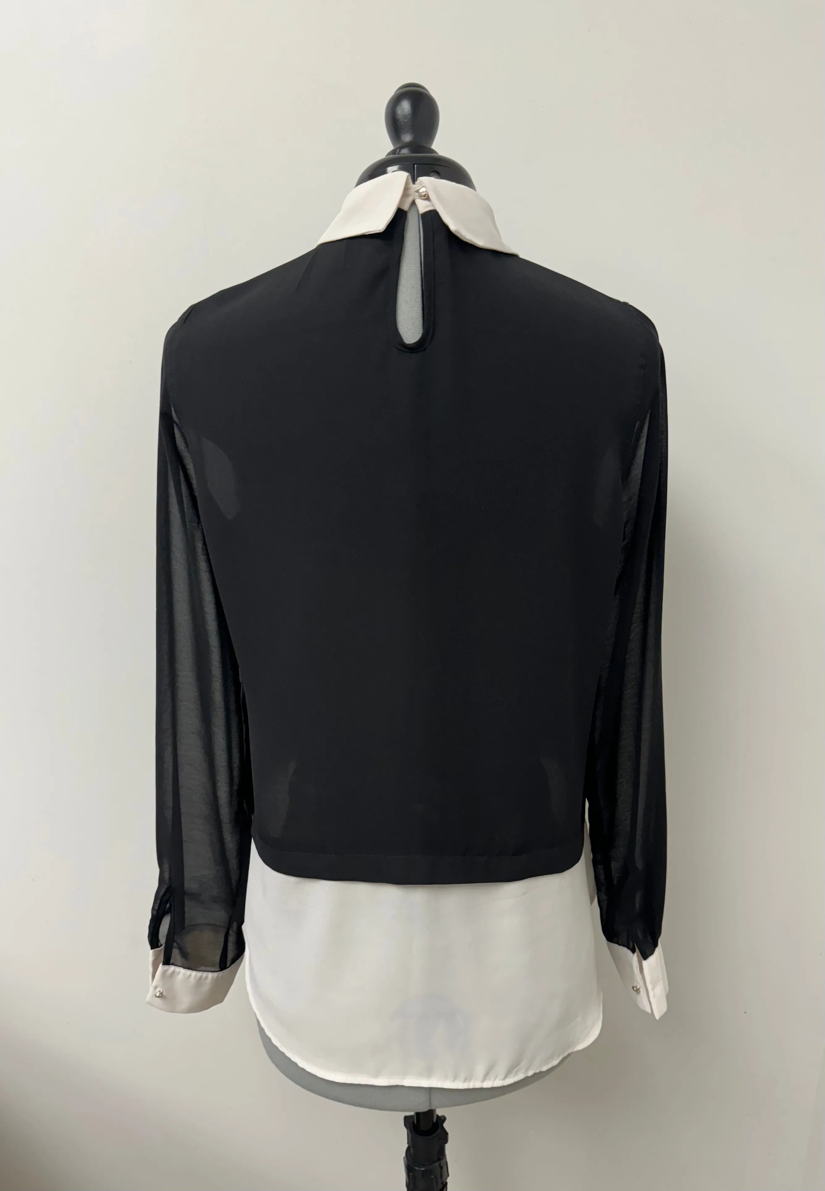 Women’s Atmosphere Long Sleeve Blouse, Medium