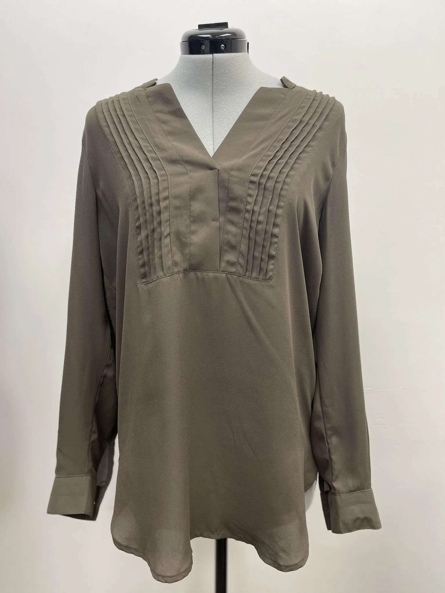 Women's Dynamite Long Sleeve Top, Medium.
