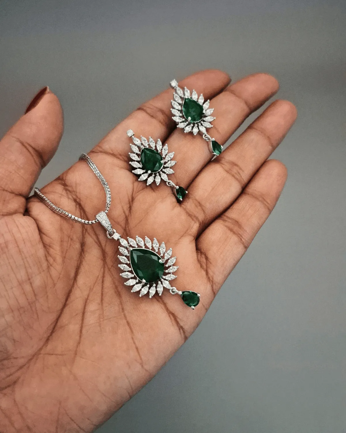 Zevarly Preity Shape Pendant Set with Chain