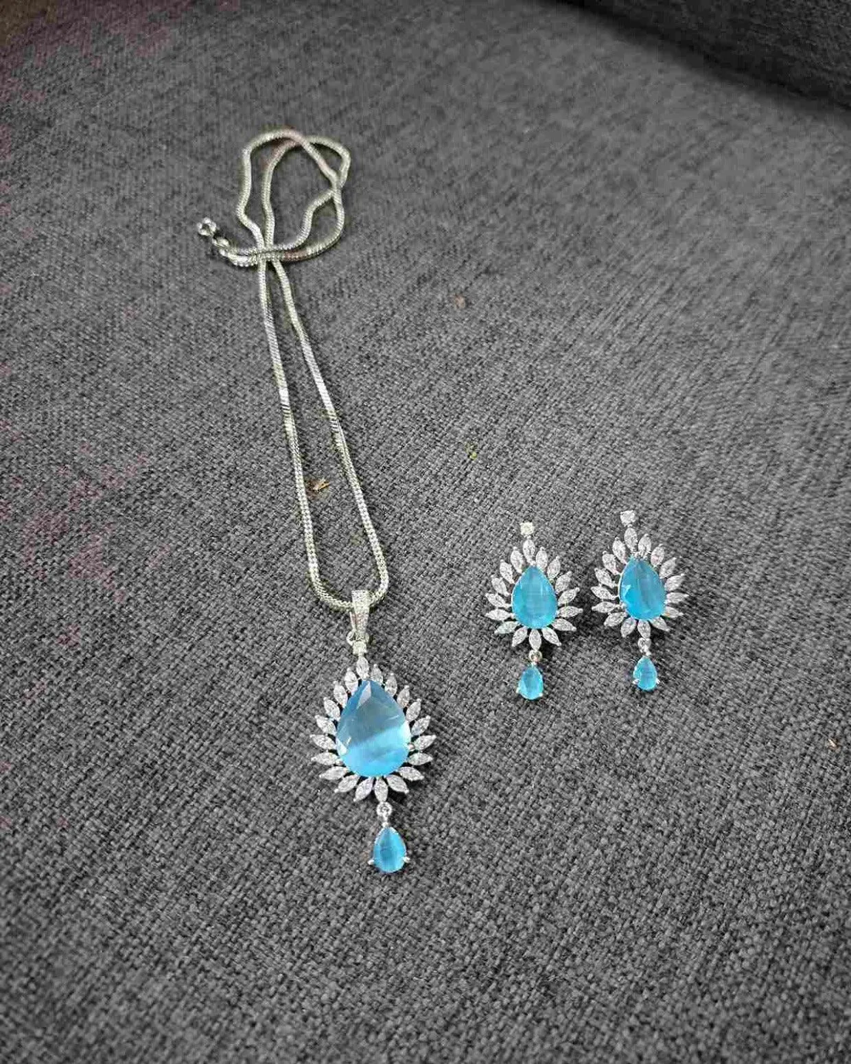 Zevarly Preity Shape Pendant Set with Chain